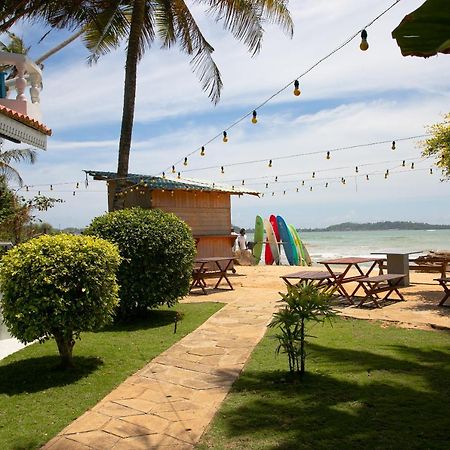 Alma Beach Hotel Уелигама Екстериор снимка