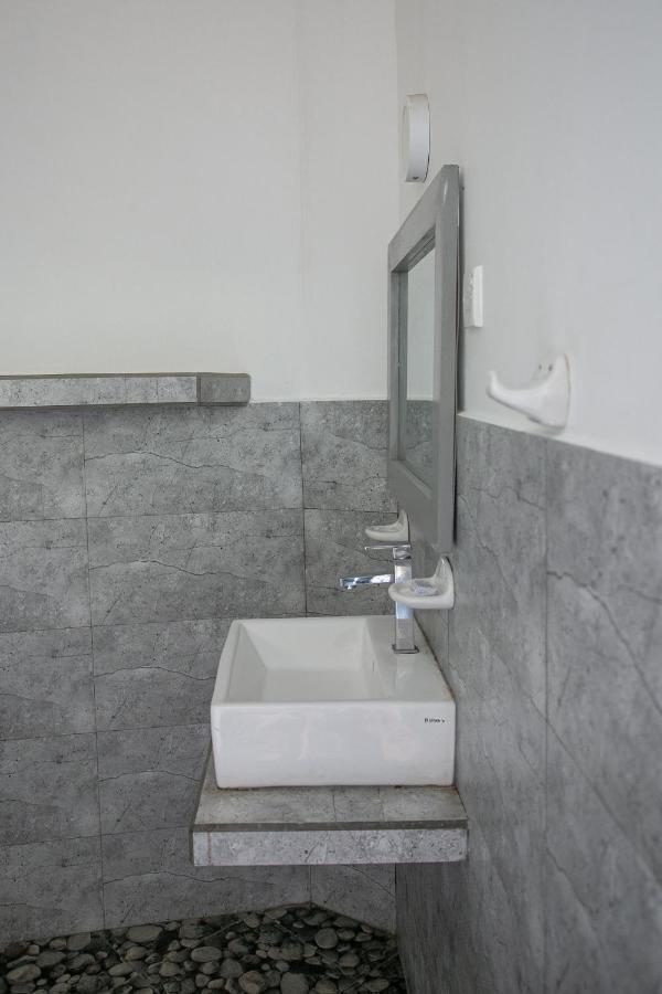 Alma Beach Hotel Уелигама Екстериор снимка