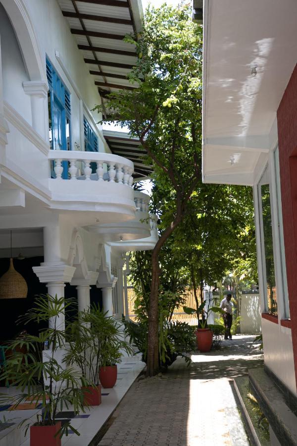 Alma Beach Hotel Уелигама Екстериор снимка